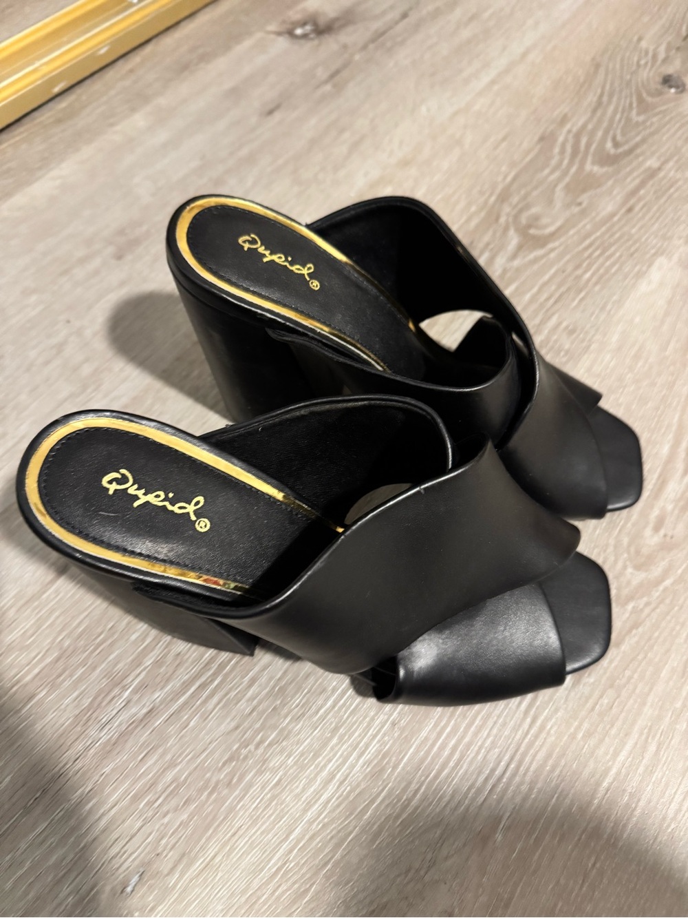 Qupid Black Open-Toe Slip-On Mules